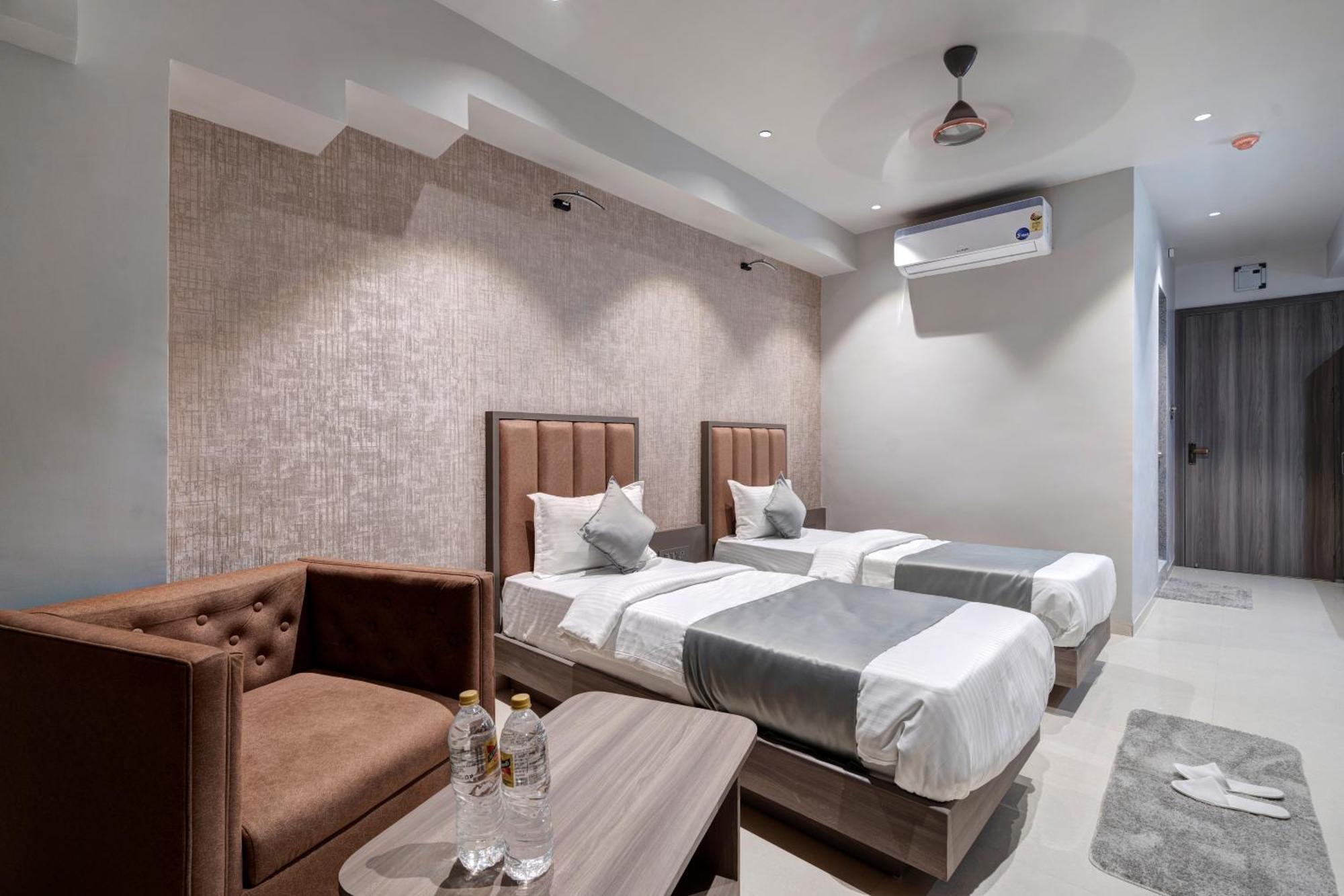 Hotel Sparsh Divine Amhedabad Dış mekan fotoğraf