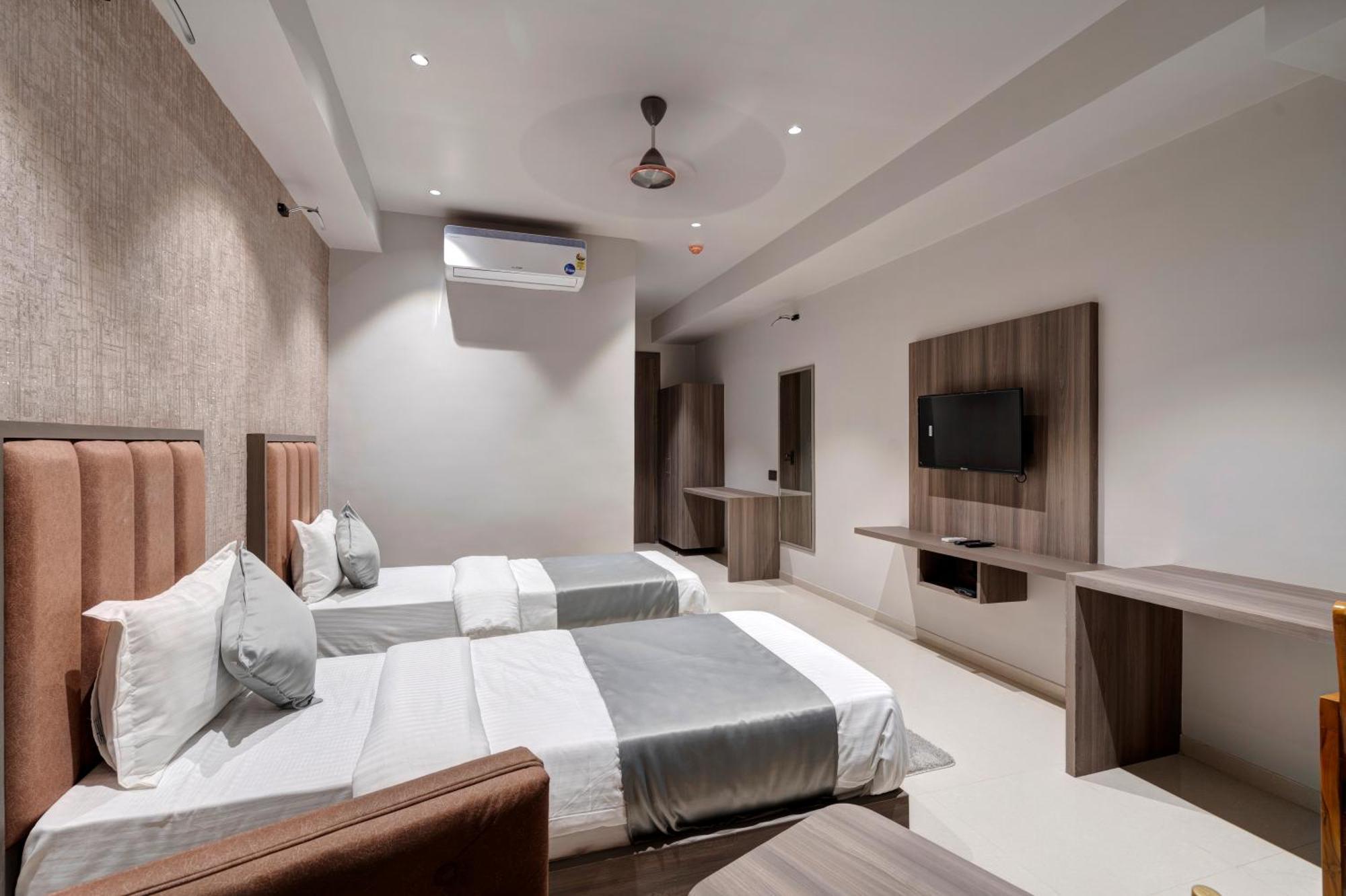 Hotel Sparsh Divine Amhedabad Dış mekan fotoğraf