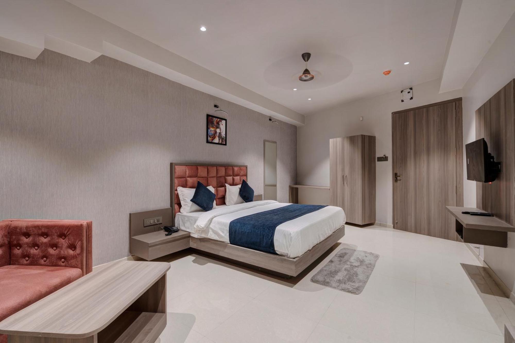Hotel Sparsh Divine Amhedabad Dış mekan fotoğraf