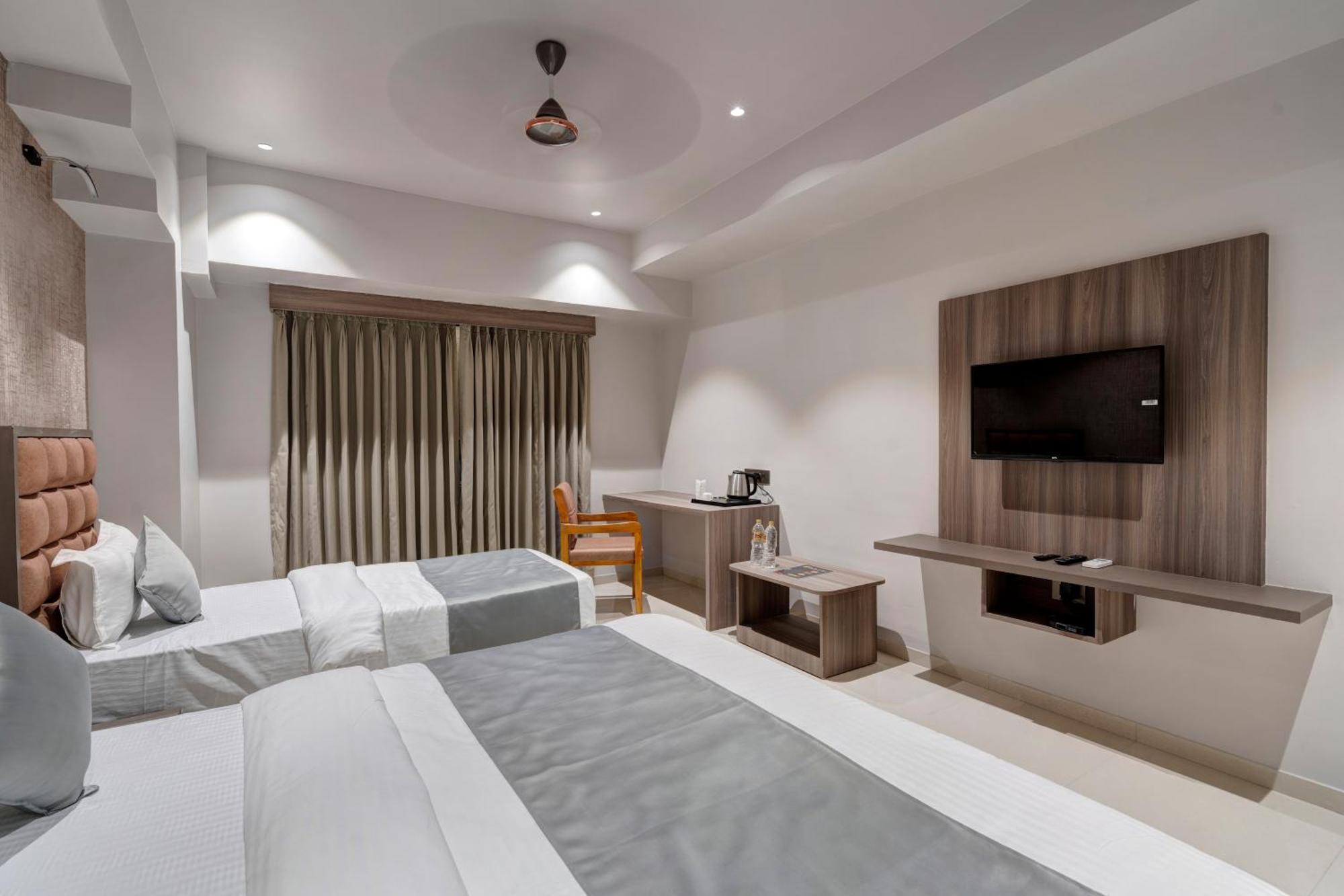 Hotel Sparsh Divine Amhedabad Dış mekan fotoğraf