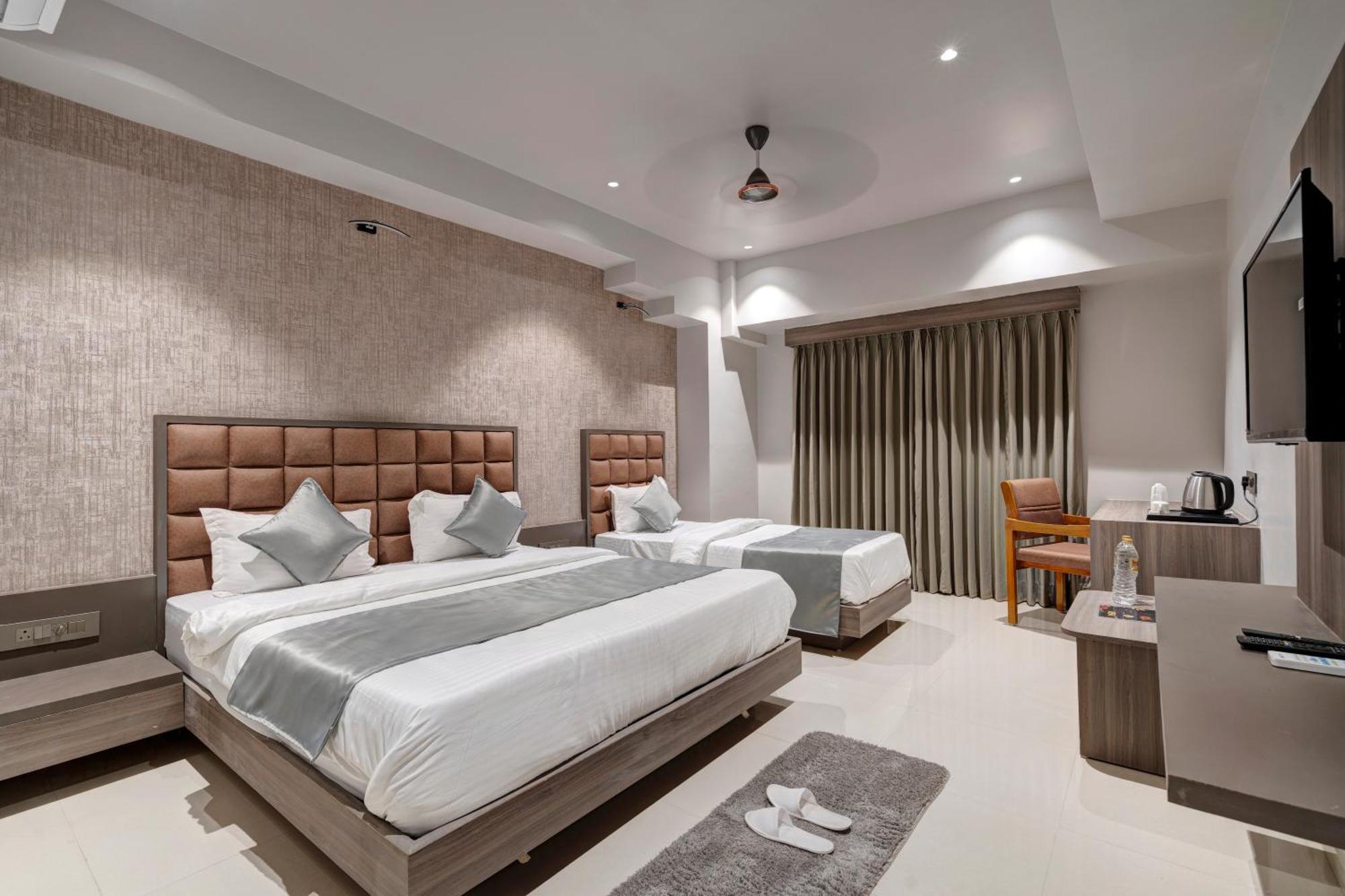 Hotel Sparsh Divine Amhedabad Dış mekan fotoğraf