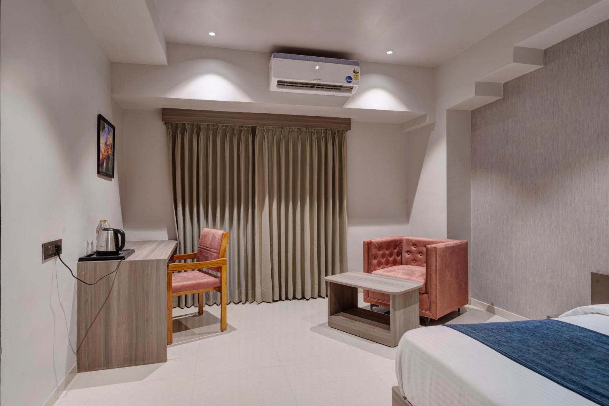 Hotel Sparsh Divine Amhedabad Dış mekan fotoğraf