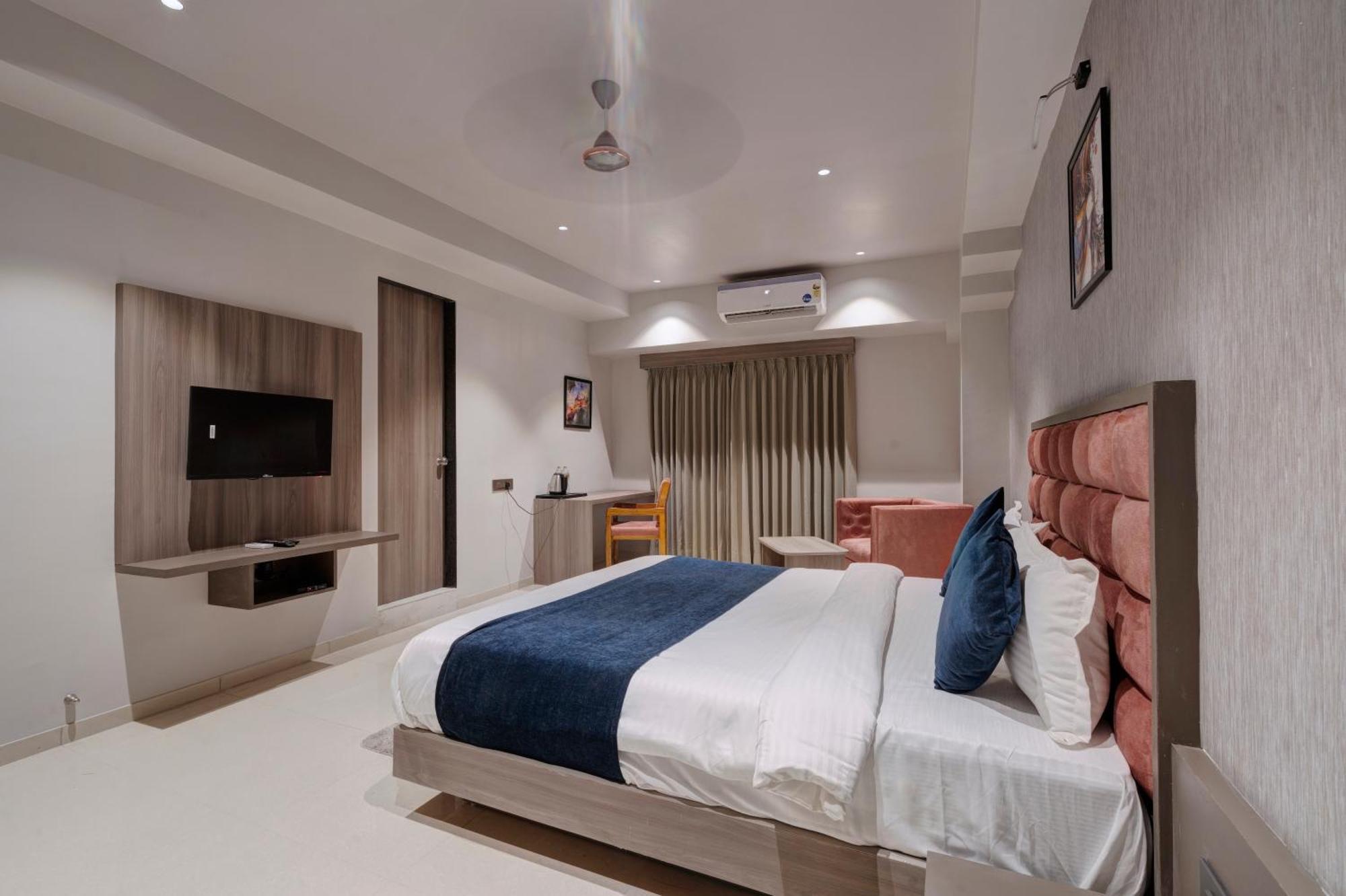 Hotel Sparsh Divine Amhedabad Dış mekan fotoğraf