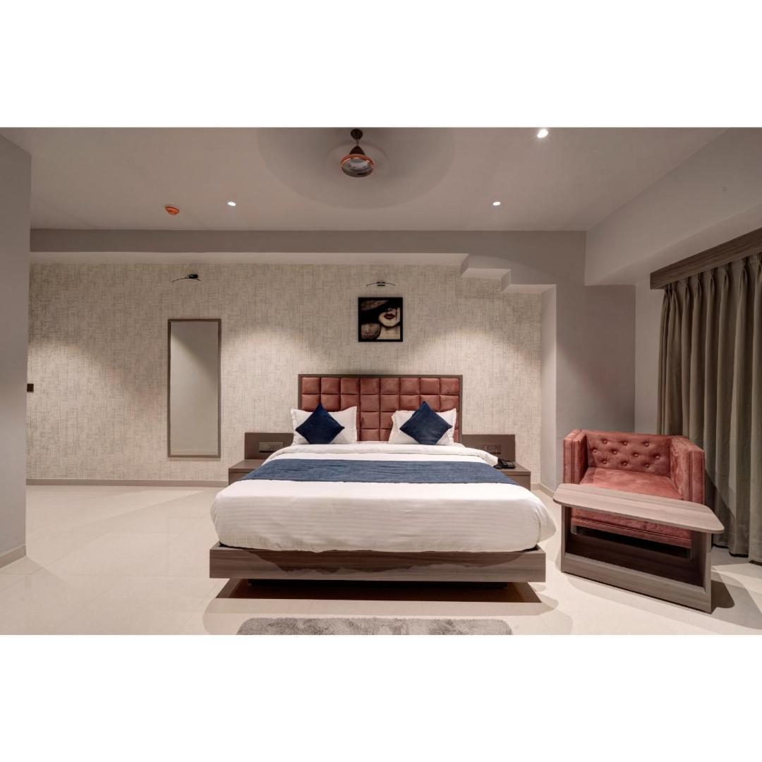 Hotel Sparsh Divine Amhedabad Dış mekan fotoğraf