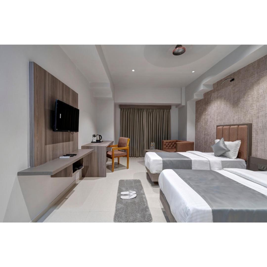 Hotel Sparsh Divine Amhedabad Dış mekan fotoğraf