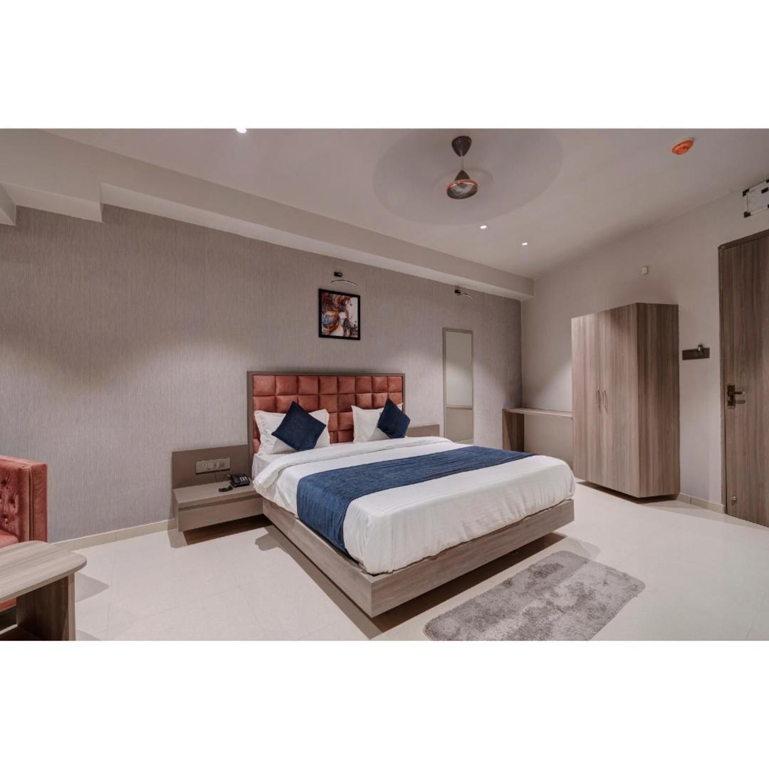 Hotel Sparsh Divine Amhedabad Dış mekan fotoğraf